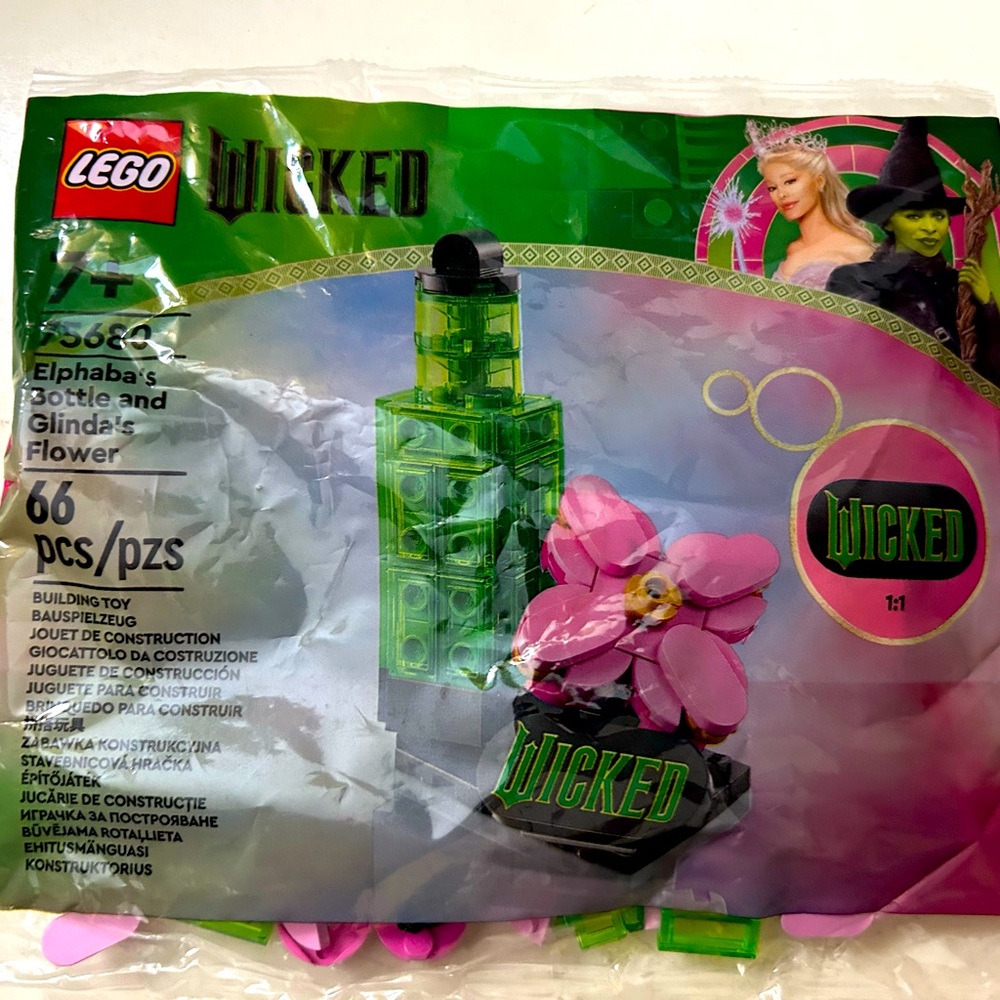 Lego Wicked Premiere Elphaba’s Bottle and Glinda’s Flower Kit